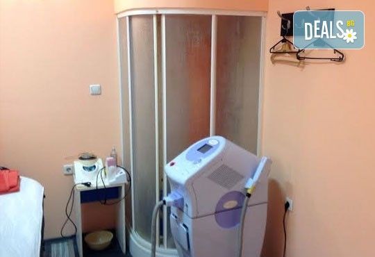 Отървете се от нежеланото окосмяване с фотоепилация на зона по избор от студио за красота Клеопатра в Пловдив! - Снимка 6