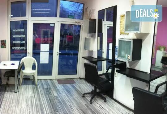 Отървете се от нежеланото окосмяване с фотоепилация на зона по избор от студио за красота Клеопатра в Пловдив! - Снимка 10