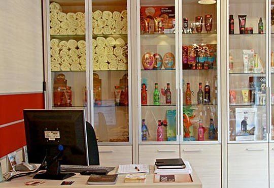 Премахнете болката с масаж в Долче Вита, комбиниращ различни обезболяващи техники за кръста и гърба, масажна яка - Снимка 9