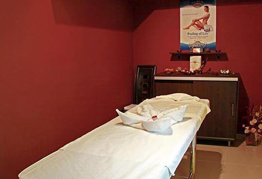 Премахнете болката с масаж в Долче Вита, комбиниращ различни обезболяващи техники за кръста и гърба, масажна яка - Снимка 3