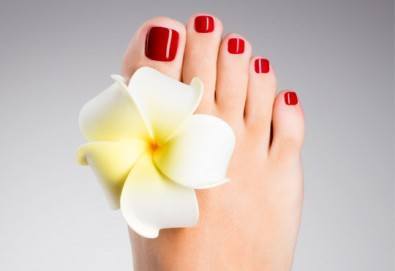 Дълготраен педикюр с гел лак SNB + масаж на ходилата и ДВЕ декорации в Кабинет по маникюр и педикюр до Мall of Sofia