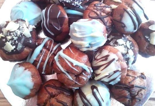 Неустоими 50 какаови еклера с течен крем шоколад на страхотна цена от Muffin House! - Снимка 3