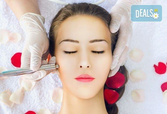 Освежаваща терапия за блестящ вид с диамантено микродермабразио, ултразвук и козметичен масаж от Салон за красота Мелани - Снимка 2