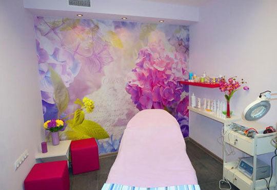 Освежаваща терапия за блестящ вид с диамантено микродермабразио, ултразвук и козметичен масаж от Салон за красота Мелани - Снимка 4