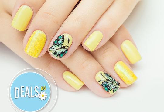 За безупречни визия! Маникюр с гел лак Bluesky или JS и 2 декорации от салон за красота Финес, Пловдив! - Снимка 1