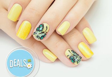 За безупречни визия! Маникюр с гел лак Bluesky или JS и 2 декорации от салон за красота Финес, Пловдив!