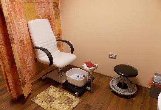 Укрепване на естествен нокът с гел лак или гел и нанасяне на лак/гел лак с 2 декорации в салон Финес, Пловдив! - Снимка 5