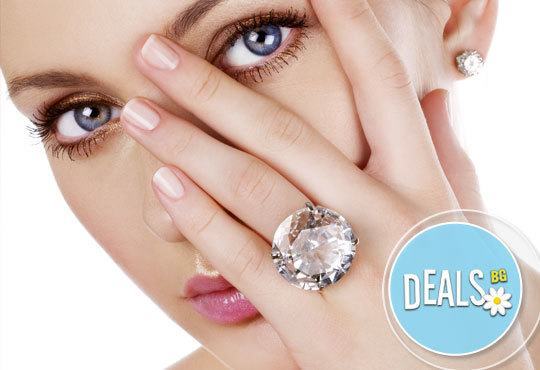 Укрепване на естествен нокът с гел лак или гел и нанасяне на лак/гел лак с 2 декорации в салон Финес, Пловдив! - Снимка 3