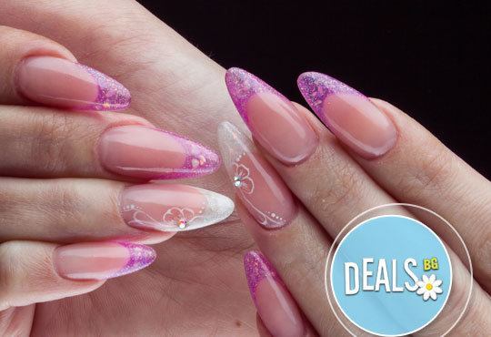 Засияйте!Ноктопластика с удължители и Бонус-до 4 декорации или вграден френски маникюр по избор в студио за красота Noir - Снимка 3