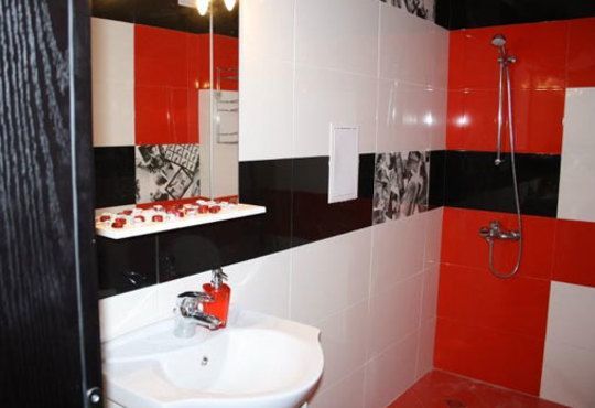 Засияйте!Ноктопластика с удължители и Бонус-до 4 декорации или вграден френски маникюр по избор в студио за красота Noir - Снимка 8