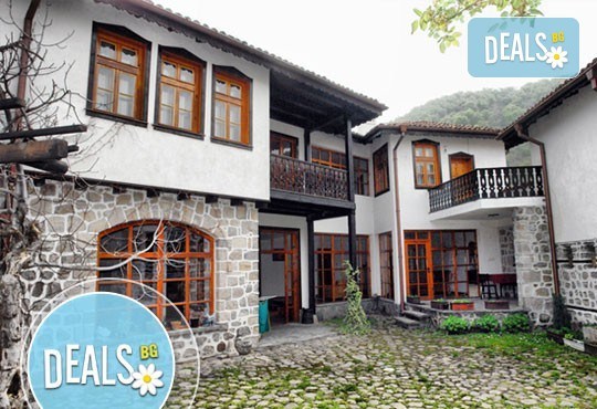 Есен в Родопите! 2 нощувки за двама, 2 закуски и 1 вечеря в комплекс Илинден, Брацигово, безплатно за дете до 6 г.! - Снимка 1