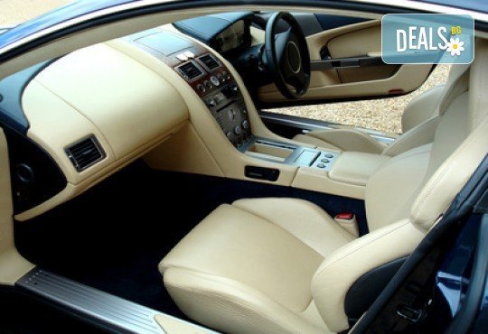 За блестящ автомобил! Предложение за сухо пране на седалки с продукти MAXOLEN и външно измиване от Автоцентър Борово - Снимка 1