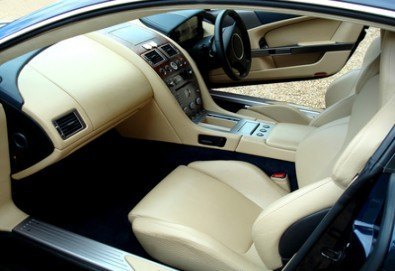 За блестящ автомобил! Предложение за сухо пране на седалки с продукти MAXOLEN и външно измиване от Автоцентър Борово