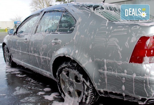 Пареща оферта! 22 лв. за полиране на фарове и стопове, външно измиване на автомобил от Автоцентър Борово - Снимка 2