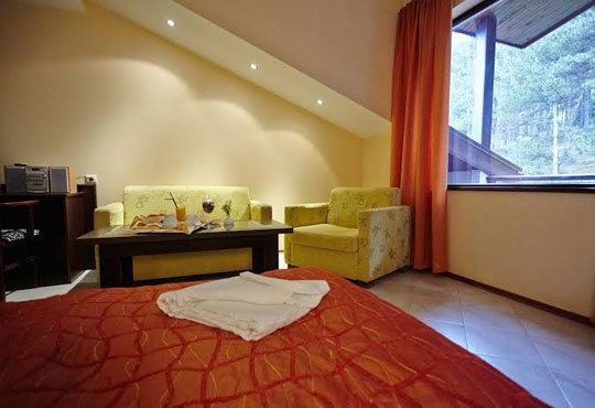 Есенна романтика в Аспа Вила 3*, с. Баня! 2 нощувки, закуски и романтична вечеря, вана с минерална вода и топъл басейн! - Снимка 3