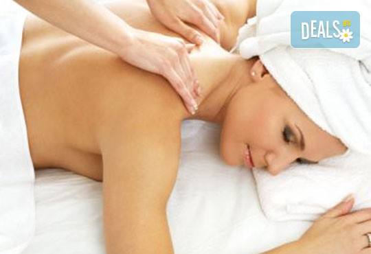 Болкоуспокояващ масаж на гръб с медицински масла за здраве и облекчаване на болките в гърба, Senses Massage & Recreation - Снимка 1