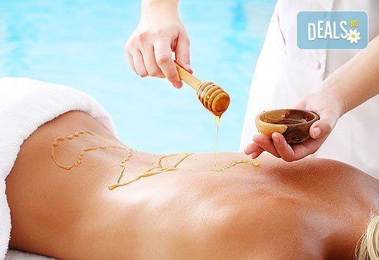 Отървете се от токсините с детоксикиращ масаж на гръб с мед и детоксикация на ходилата в Senses Massage & Recreation! - Снимка 3