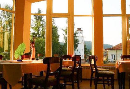 Коледа в село Равногор - зеления рай на Родопите! Хотел Панорама 2*, 2 нощувки със закуски и вечери! - Снимка 7