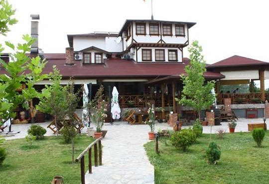 Еднодневна екскурзия на 28.11. с транспорт и водач до Крива Паланка, комплекс Етно село Тимчевски, Македония! - Снимка 2