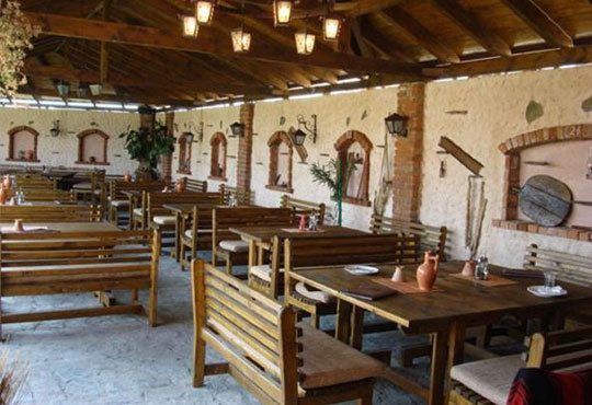 Еднодневна екскурзия на 28.11. с транспорт и водач до Крива Паланка, комплекс Етно село Тимчевски, Македония! - Снимка 3