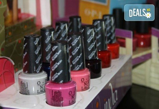 За стилна визия! Маникюр с дълготраен гел лак BlueSky в цвят по избор в студио за красота Noir! - Снимка 4