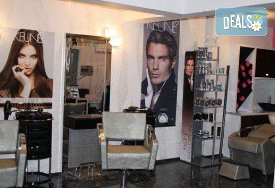 За стилна визия! Маникюр с дълготраен гел лак BlueSky в цвят по избор в студио за красота Noir! - Снимка 6