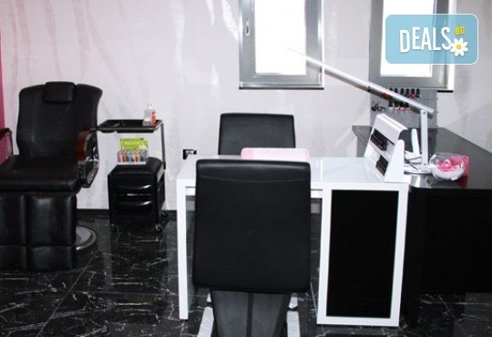 За стилна визия! Маникюр с дълготраен гел лак BlueSky в цвят по избор в студио за красота Noir! - Снимка 8