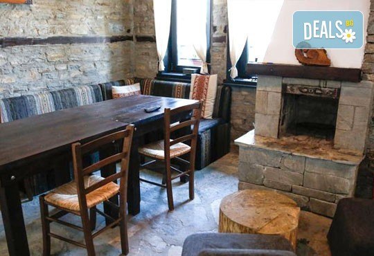 Почивка в комплекс Трите къщи в с. Лещен през ноември или декември - 1 нощувка в еко къща с капацитет до 8 човека! - Снимка 9