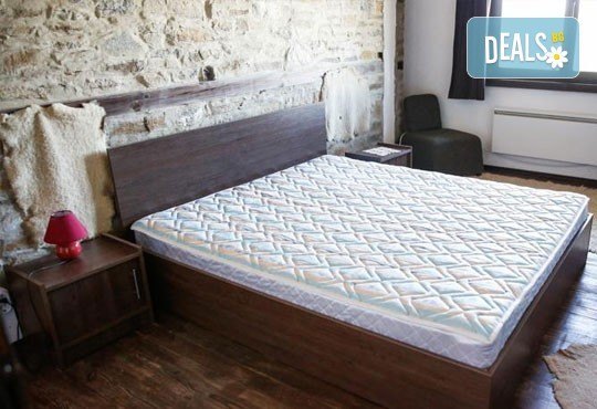 Почивка в комплекс Трите къщи в с. Лещен през ноември или декември - 1 нощувка в еко къща с капацитет до 8 човека! - Снимка 3