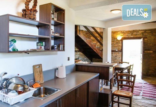 Почивка в комплекс Трите къщи в с. Лещен през ноември или декември - 1 нощувка в еко къща с капацитет до 8 човека! - Снимка 7