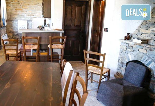 Почивка в комплекс Трите къщи в с. Лещен през ноември или декември - 1 нощувка в еко къща с капацитет до 8 човека! - Снимка 6