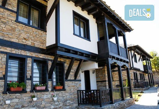 Почивка в комплекс Трите къщи в с. Лещен през ноември или декември - 1 нощувка в еко къща с капацитет до 8 човека! - Снимка 4