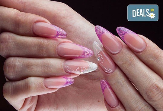 Ноктопластика с удължители или с изграждане с гел, лакиране със SNB и две декорации в Beauty Studio Nivona! - Снимка 2