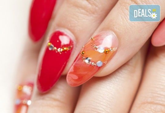 Ноктопластика с удължители или с изграждане с гел, лакиране със SNB и две декорации в Beauty Studio Nivona! - Снимка 3