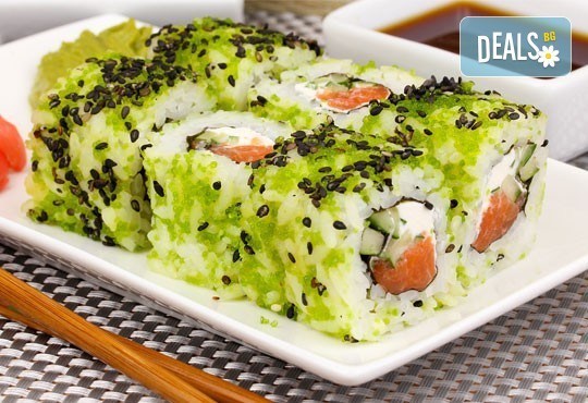 Супер предложение от Sushi King! 50 броя хапки със сьомга, нори и японски сосове в Суши сет Даймьо - Снимка 2