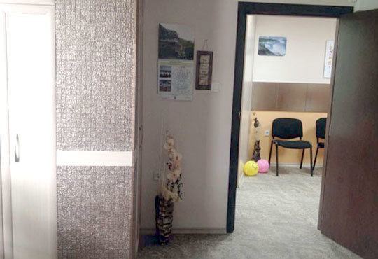 Шикозна визия от салон за красота Аморе! Масажно измиване с продукти на Лореал и сешоар или ампула и прическа по избор - Снимка 4