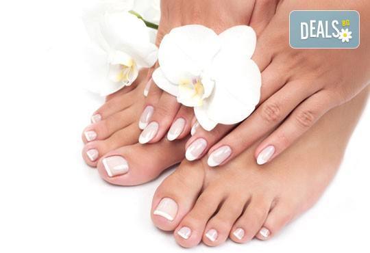 Безупречни нокти през всеки сезон! Маникюр и педикюр с Shellac или Bluesky в салон за красота Виктория! - Снимка 2
