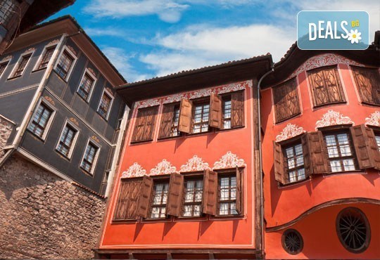 Екскурзия за един ден до Стария Пловдив за Дефилето на Младото вино от туристическа агенция По света и у нас - Снимка 2