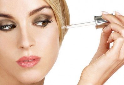 Дълбоко почистване на лице с ултразвукова шпатула и подхранваща ампула според типа кожа в студио за красота Шедьовър