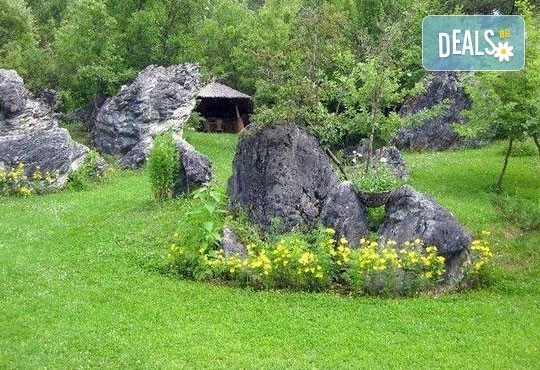 Почивка през януари, 2016г.! 1 нощувка в глинена къщичка за двама в Еко селище Омая, с. Гайтаниново, с включени риболов, колоездене и тенис на маса! - Снимка 11