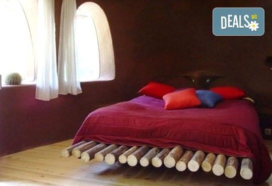 Почивка през януари, 2016г.! 1 нощувка в глинена къщичка за двама в Еко селище Омая, с. Гайтаниново, с включени риболов, колоездене и тенис на маса! - Снимка 4