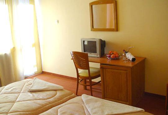 Почивка в Пирина Клуб Хотел 3*, Банско! Пакети от 2 или 3 нощувки със закуски и СПА! Безплатно за дете до 5 години! - Снимка 2