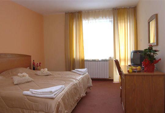 Почивка в Пирина Клуб Хотел 3*, Банско! Пакети от 2 или 3 нощувки със закуски и СПА! Безплатно за дете до 5 години! - Снимка 3