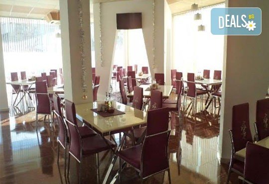 Релаксирайте пълноценно в Хотел Виа Лакус 3*, Сапарева баня! 1 нощувка със закуска и вечеря, СПА зона с минерален басейн - Снимка 8