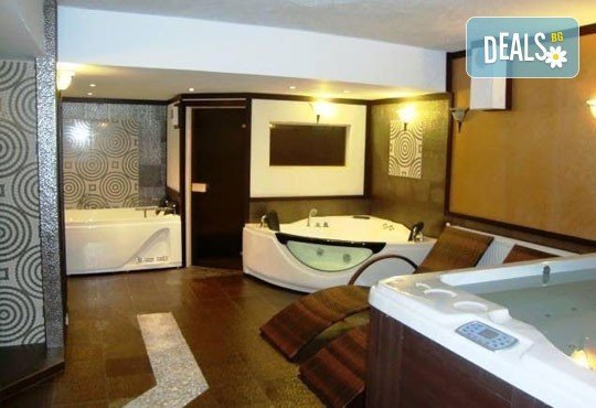 Релаксирайте пълноценно в Хотел Виа Лакус 3*, Сапарева баня! 1 нощувка със закуска и вечеря, СПА зона с минерален басейн - Снимка 16