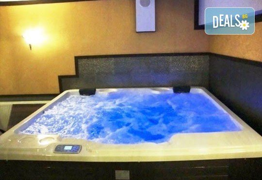 Релаксирайте пълноценно в Хотел Виа Лакус 3*, Сапарева баня! 1 нощувка със закуска и вечеря, СПА зона с минерален басейн - Снимка 14