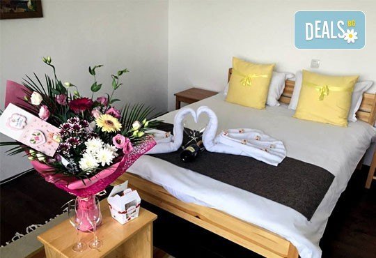 Отпразнувайте 8-ми декември в къща за гости Горски дом 3*, Трявна! 1 или 2 нощувки, домашни закуски и празнична вечеря - Снимка 6