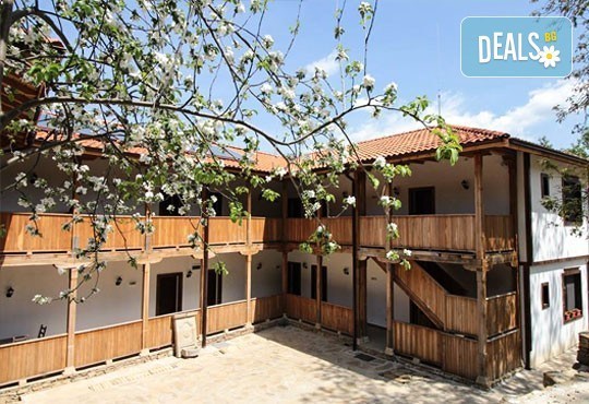 Отпразнувайте 8-ми декември в къща за гости Горски дом 3*, Трявна! 1 или 2 нощувки, домашни закуски и празнична вечеря - Снимка 9