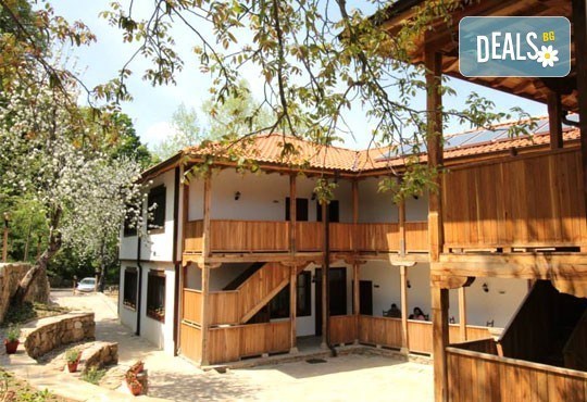 Отпразнувайте 8-ми декември в къща за гости Горски дом 3*, Трявна! 1 или 2 нощувки, домашни закуски и празнична вечеря - Снимка 1