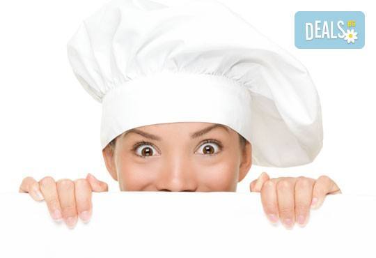 Пълнен шаран за Никулден по традиционна рецепта с доматен сос и безплатна доставка от ресторант Деличи! - Снимка 2